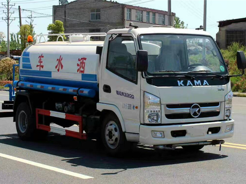 凱馬5方國(guó)五KMC5076GSSA33D5灑水車(chē)